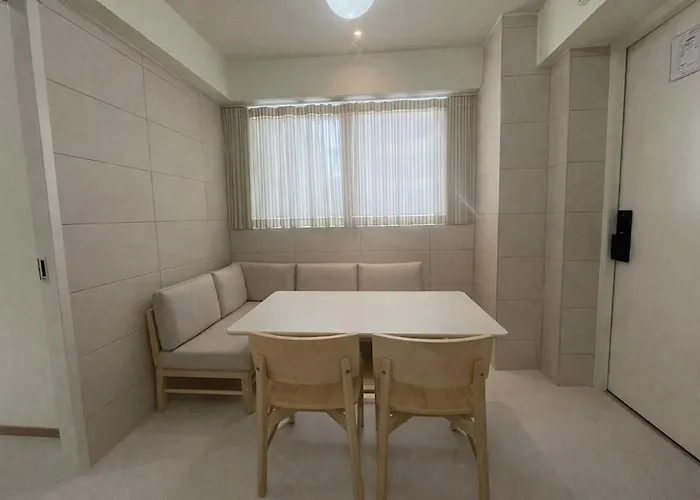 Hausda Private Bathroom Queen Picture Window *