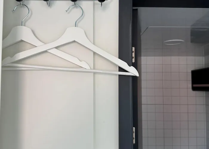 Hausda Private Bathroom Queen Picture Window
